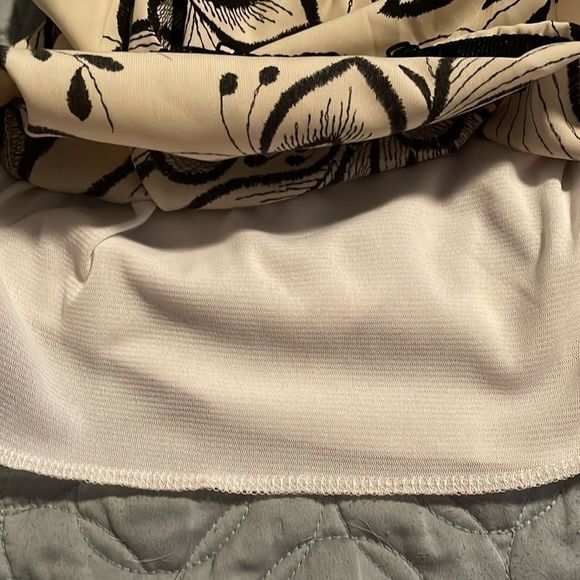 Vintage shorts with tassels black and cream size medium - Picture 3 of 4